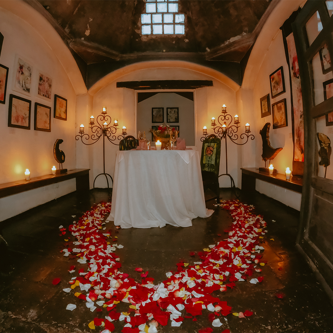 Sesión de compromiso en Guatemala con pareja de novios en un momento romántico y natural, fotografiada por Selene Weddings.